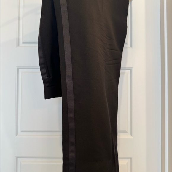 Calvin Klein Tuxedo - Picture 4 of 5